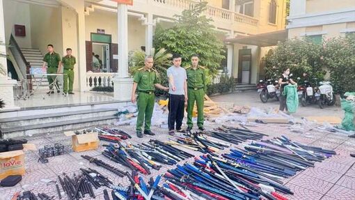 Khởi tố kẻ bán gần 1 tấn kiếm, bình xịt hơi cay qua mạng