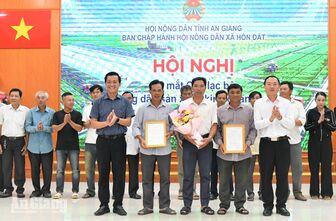 Ra mắt Câu lạc bộ nông dân sản xuất, kinh doanh giỏi xã Hòn Đất