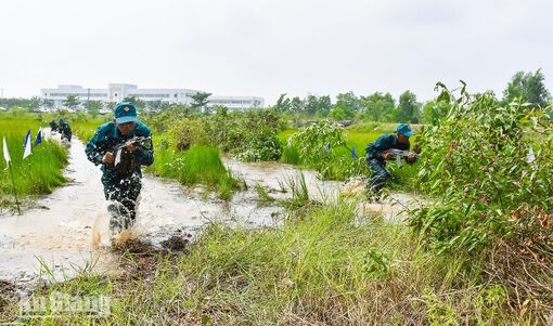 Phó Bí thư Tỉnh ủy Trần Thị Thanh Hương dự diễn tập chiến đấu phòng thủ xã Giang Thành
