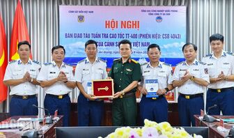 Bộ Tư lệnh Vùng Cảnh sát biển 4 tiếp nhận Tàu CSB 4043