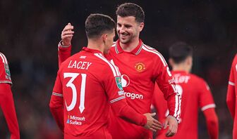 Dẫn trước 2 bàn, Man Utd vẫn thua ngược Brighton tại EFL Cup