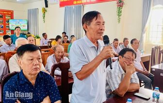 Người dân Phú Hòa phản ánh chuyện lấn chiếm đường, đèn chiếu sáng, thu gom rác