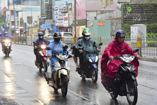 Xem dự báo thời tiết ngày mai - Thói quen nhỏ giúp người Thành phố Hồ Chí Minh chủ động với mưa nắng