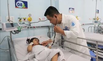 Bệnh tay chân miệng vào mùa, xuất hiện nhiều ca nặng phải thở máy