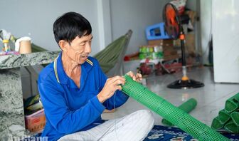 [Ảnh] Làng nghề lợp lươn Cần Đăng vào mùa