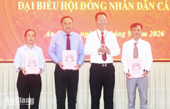 Bồi dưỡng kỹ năng hoạt động cho 203 đại biểu HĐND cấp xã