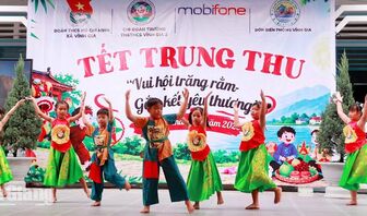 Trao 200 phần quà Trung thu cho thiếu nhi vùng biên giới Vĩnh Gia
