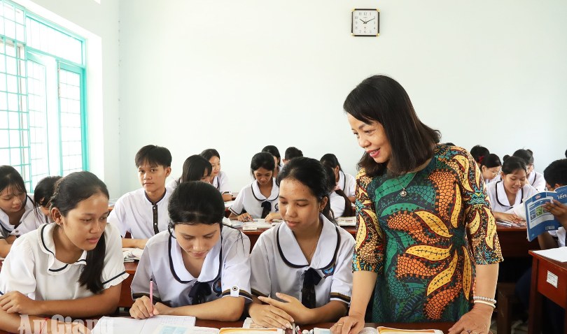 Ổn định tổ chức, bảo đảm hoạt động dạy học sau sắp xếp trường