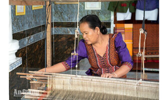 Độc đáo thổ cẩm Khmer Văn Giáo
