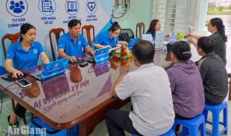 Đưa dịch vụ bảo hiểm xã hội đến gần người dân ở Mỹ Thới