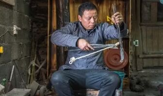 Sáng 24/9, giá bạc thế giới giảm mạnh