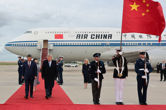 Tổng thống Donald Trump đón Chủ tịch Trung Quốc Tập Cận Bình tại sân bay