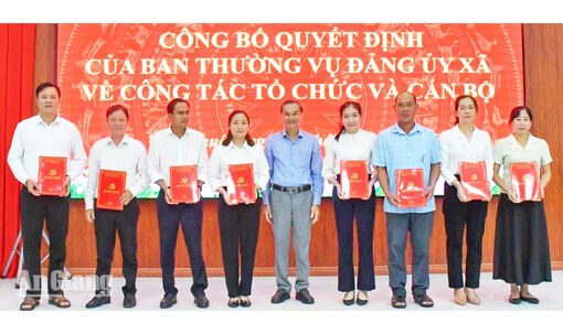 Xã Vĩnh Thuận thành lập mới 8 chi bộ
