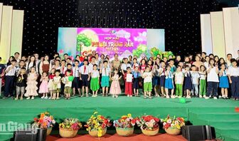 Báo và phát thanh, truyền hình An Giang khen thưởng 129 học sinh, sinh viên