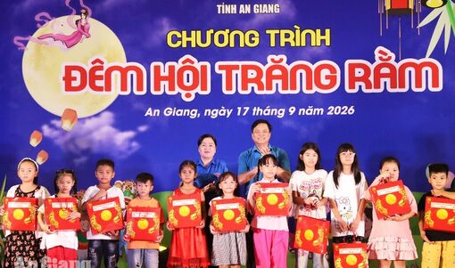 Mang Tết Trung thu đến với con đoàn viên, người lao động