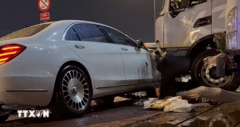 Xe Mercedes gây tai nạn liên hoàn, một người tử vong