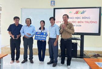 Trao học bổng ATV, bàn giao nhà Mái ấm ATV cho học sinh, hộ khó khăn
