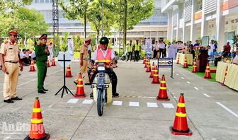 900 học sinh được tuyên truyền về an toàn giao thông và phòng, chống bạo lực học đường