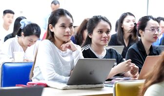 Bộ Giáo dục và Đào tạo đề xuất không được làm việc toàn thời gian khi học thạc sĩ chính quy