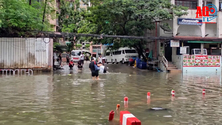 Bangkok khẩn trương tiêu thoát nước lũ trên toàn thành phố