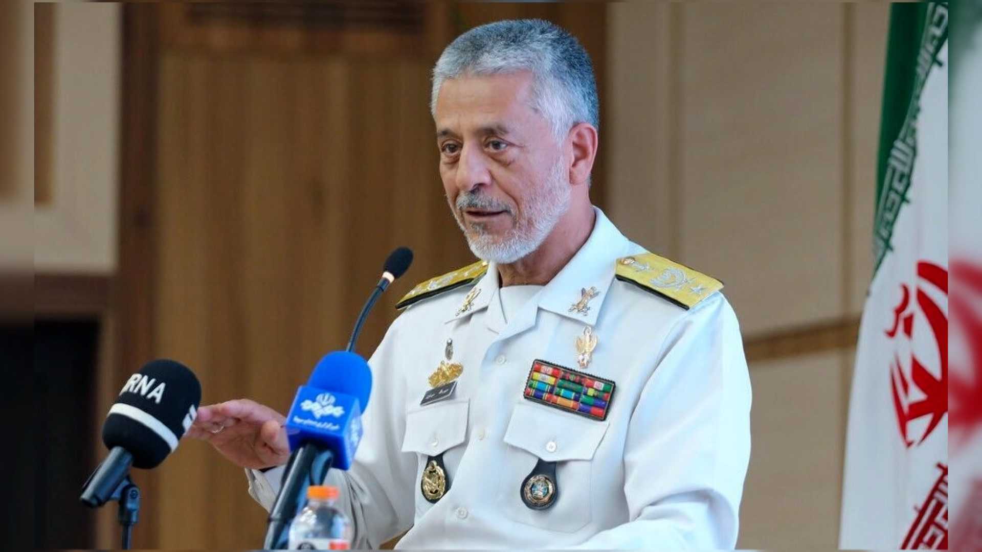 Iran tuyên bố kiểm soát cả hai phía eo biển Hormuz