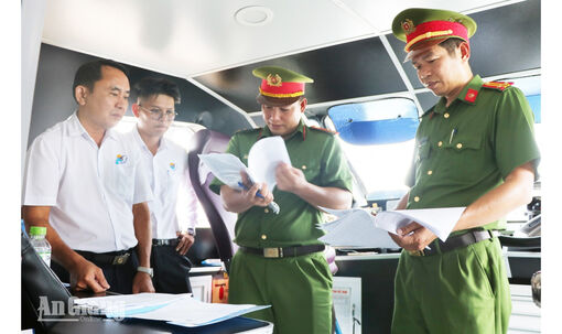 Kiểm tra an toàn tàu, thuyền phục vụ Lễ hội Nguyễn Trung Trực