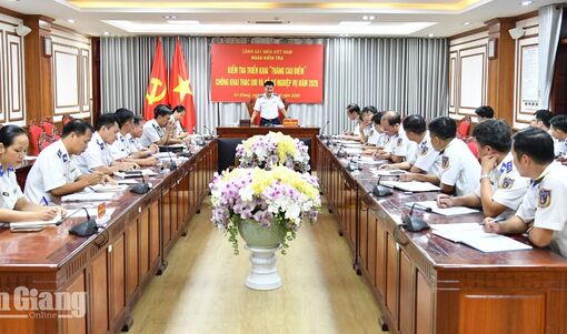 Cảnh sát biển phát hiện nhiều vụ vi phạm trong tháng cao điểm chống IUU