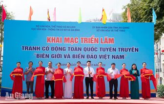An Giang triển lãm 80 tranh cổ động về biên giới, biển đảo