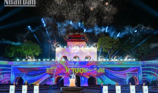 [Ảnh] Rực rỡ đêm khai mạc “Lễ hội Văn hóa thế giới tại Hà Nội lần thứ hai 2026”