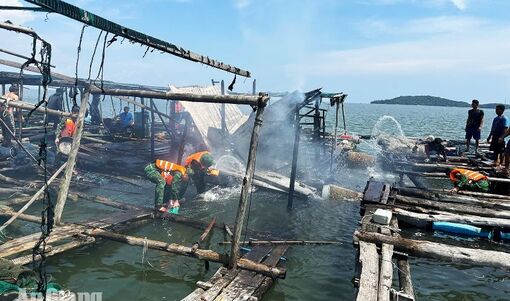 Cháy bè cá ở Tiên Hải, thiệt hại khoảng 100 triệu đồng