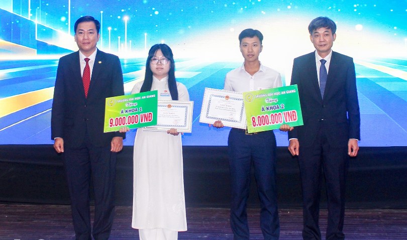 Các thủ khoa, á khoa trong kỳ xét tuyển vào Trường Đại học An Giang