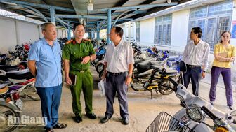 An Giang kiểm tra các điểm trông giữ xe tại Chợ Mới