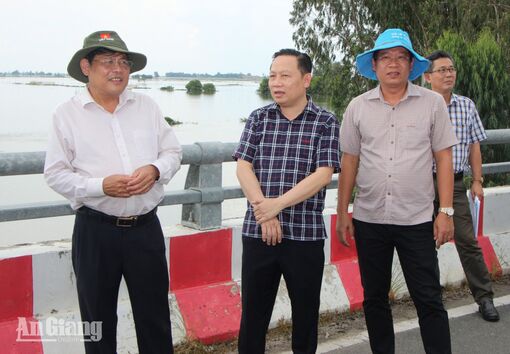Phó Chủ tịch UBND tỉnh An Giang Ngô Công Thức kiểm tra, khảo sát mở rộng kênh Vĩnh Tế và các mỏ đá