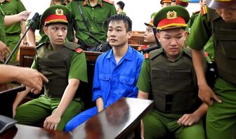 Chật kín người dân đến xem xét xử vụ thảm sát 3 mẹ con ở Đồng Nai