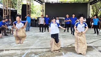 Hơn 150 học sinh, chiến sĩ tham gia các hoạt động bên khu di tích Nguyễn Trung Trực ở Phú Quốc