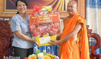 Sở Dân tộc và Tôn giáo An Giang thăm, chúc mừng Sene Dolta