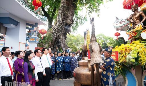 Nguyên Thủ tướng Nguyễn Tấn Dũng dâng hương tưởng niệm Anh hùng dân tộc Nguyễn Trung Trực