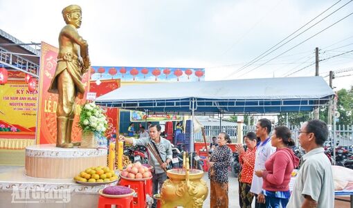 Hơn 1.000 người về Vĩnh Phong viếng Nguyễn Trung Trực