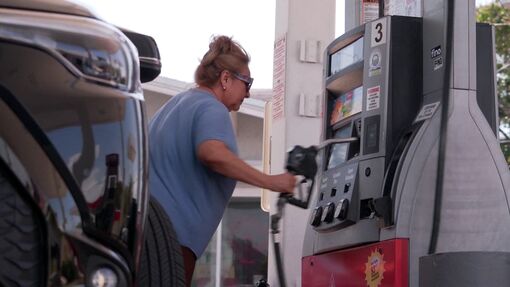 Tổng thống Mỹ đặt cược vào dầu diesel “đỏ” miễn thuế