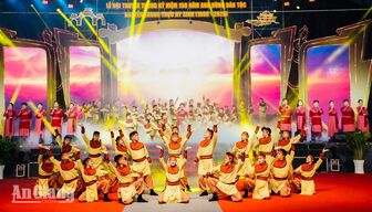 Nguyễn Trung Trực bước lên sân khấu