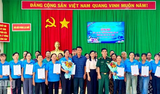 Ba Chúc thành lập 13 câu lạc bộ “Phụ nữ chuyển đổi số”