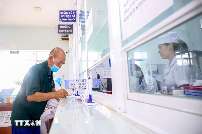 Đề xuất tăng thời hạn phiếu chuyển khám chữa bệnh bảo hiểm y tế lên 20 ngày