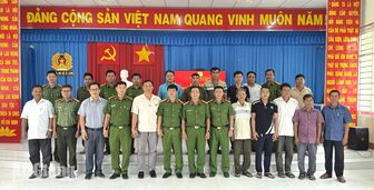 Công an xã Ô Lâm đưa bộ phận tiếp nhận thủ tục vào hoạt động