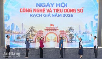 Người dân Rạch Giá trải nghiệm tiện ích số