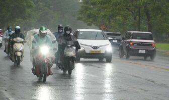 Thời tiết 8/10: Mưa lớn bao trùm miền Trung, nguy cơ lũ quét, sạt lở