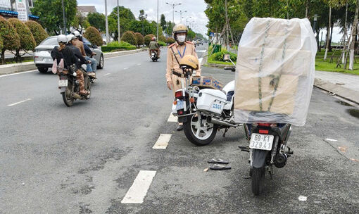 Phát hiện 1.500 bao thuốc lá không có hóa đơn, chứng từ