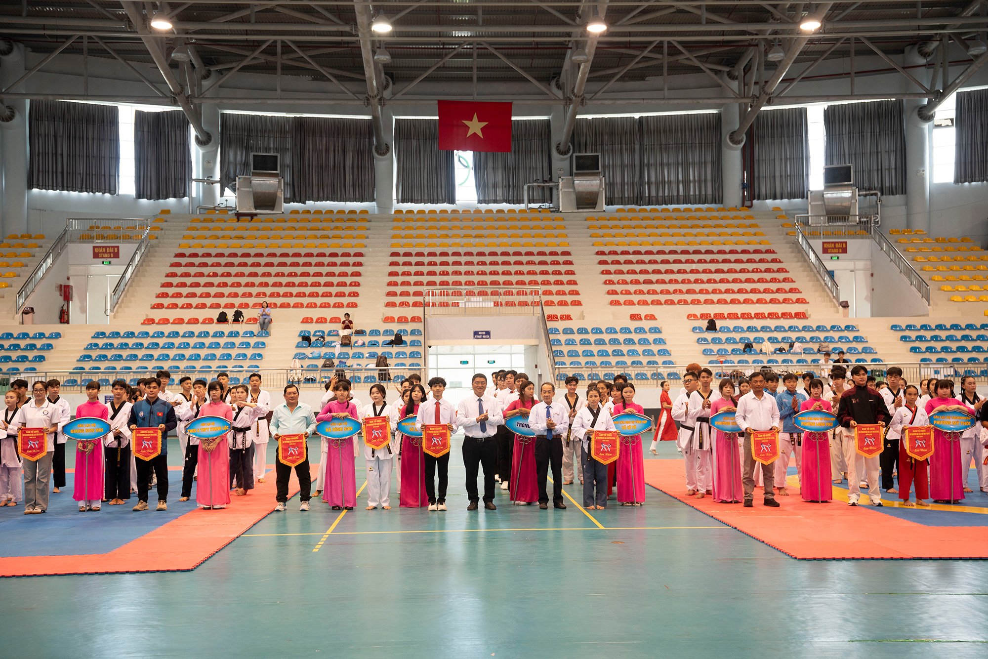 Hơn 200 võ sinh tranh tài 33 bộ huy chương Taekwondo tại An Giang