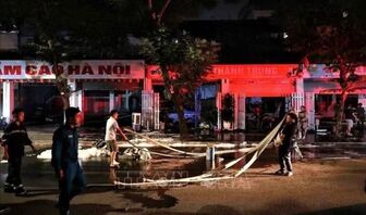 Hỏa hoạn trong đêm, hàng chục xe máy bị thiêu rụi