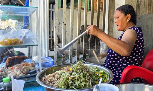 Quán bún mắm gần 40 năm giữ chân thực khách ở Rạch Giá
