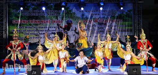 Chương trình nghệ thuật chào mừng Hội đua bò Bảy Núi tranh cúp Truyền hình An Giang